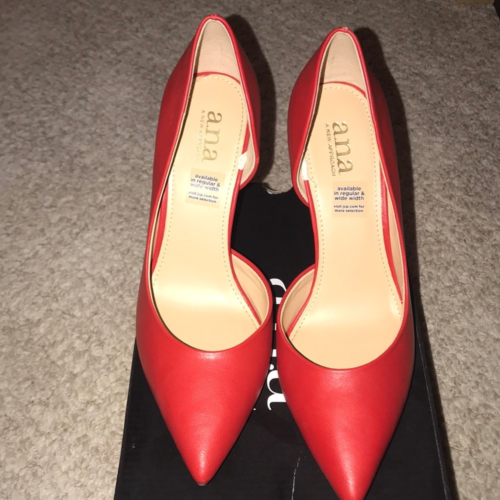 a.n.a Red 3in Heals, SIZE 8 ONLY WORN ONCE!!!